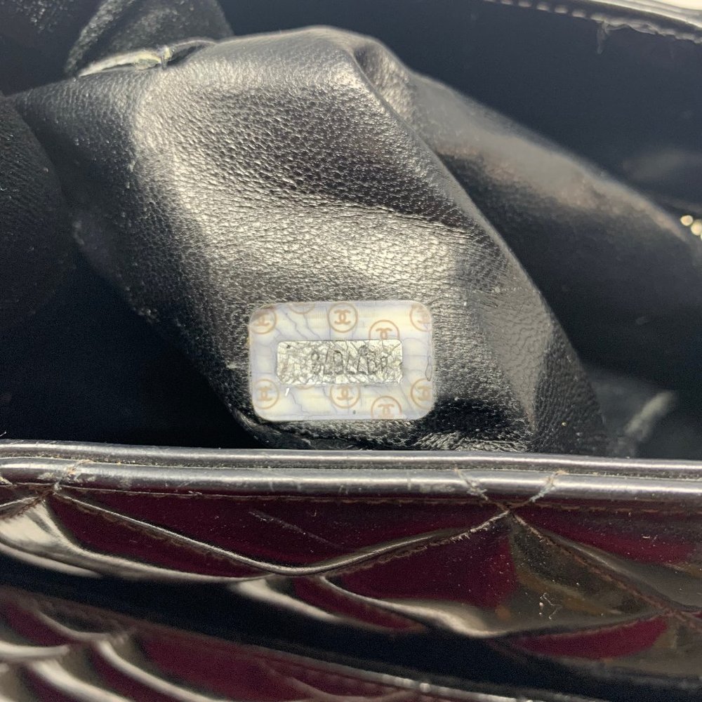 authentic Chanel Quilted  Leather CC Logo bag - Picture 12 of 16